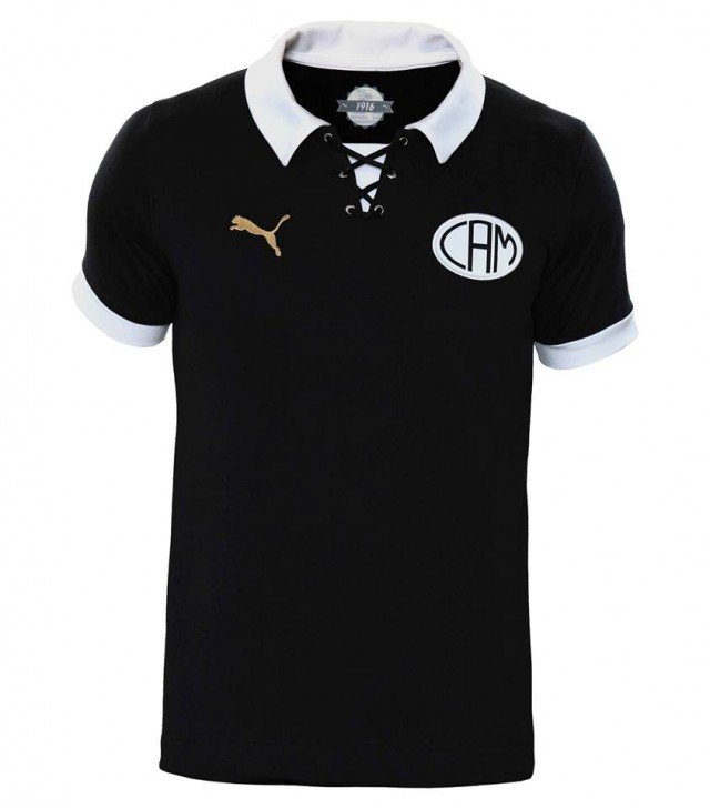 Bungalow Surroundings conversation Camisa Polo Puma Atlético Mineiro Retro 1916 - Preta - Camarote do Torcedor Bungalow Surroundings conversation Camisa Polo Puma Atlético Mineiro Retro 1916 - Preta - Camarote do Torcedor